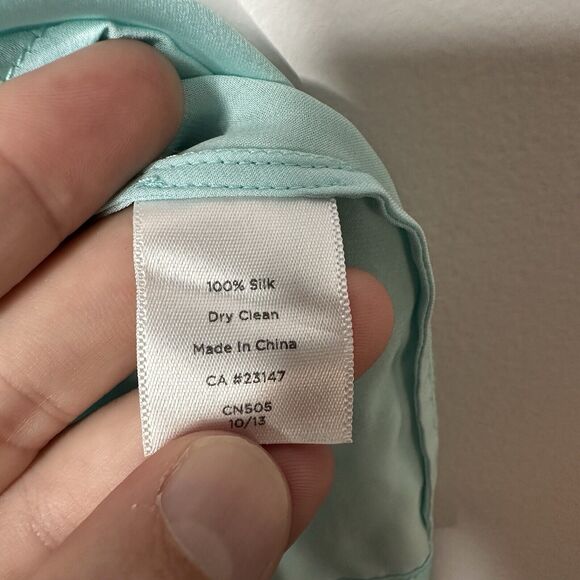 Talbots Women’s 100% Silk Floral Sleeveless Top Blue Multicolor Size 10 - Picture 5 of 5